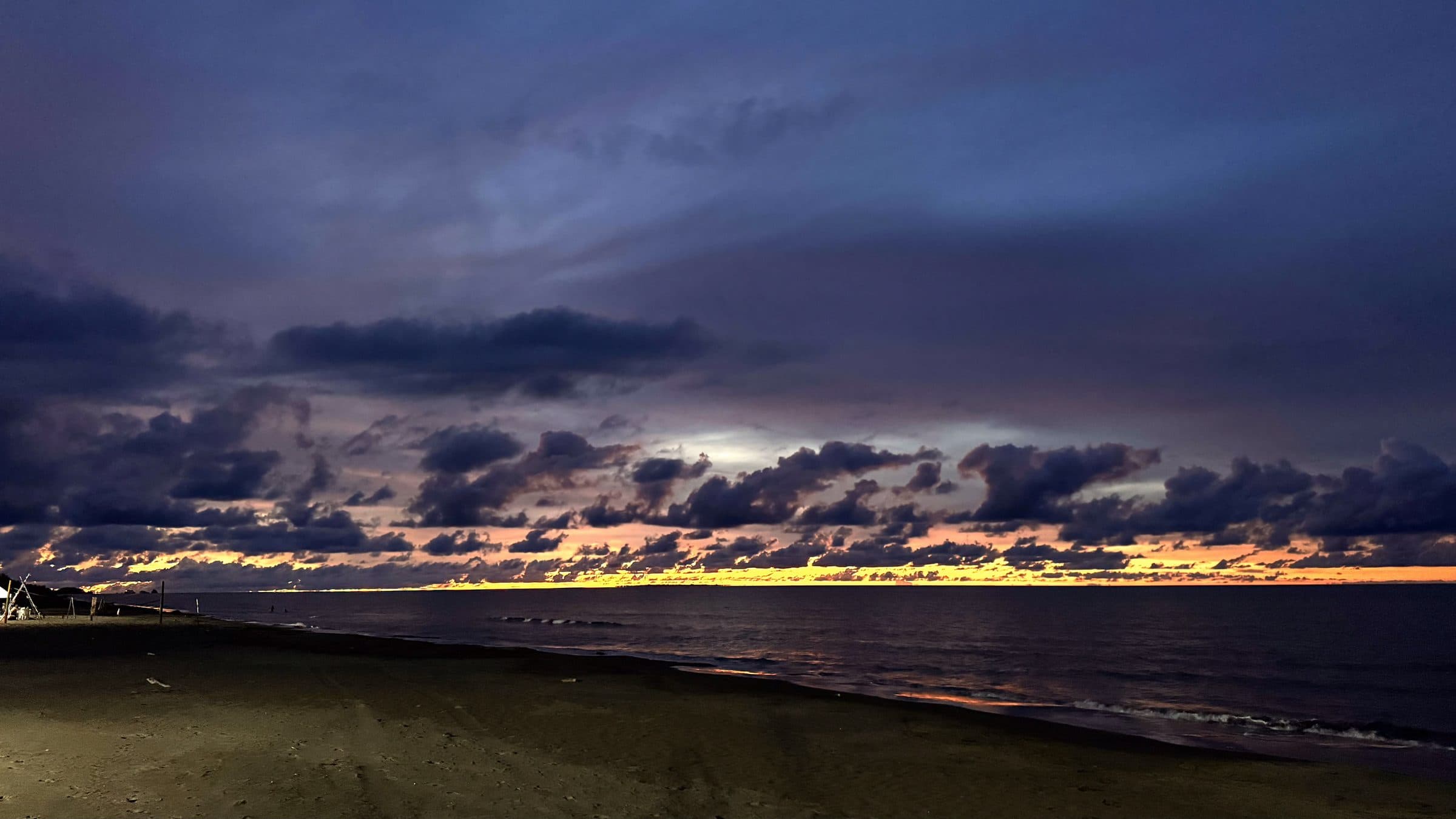 Atardecer en la playa de Los Tambos del Caribe